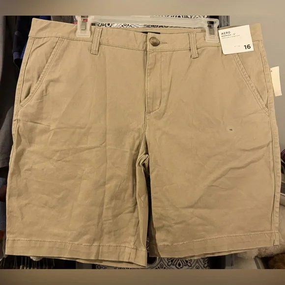 Aeropostale Bermuda Khaki Shorts - Picture 1 of 8